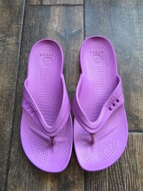 Crocs Classic Flip Flop- Purple Pink Size 9 Travel Comfort
